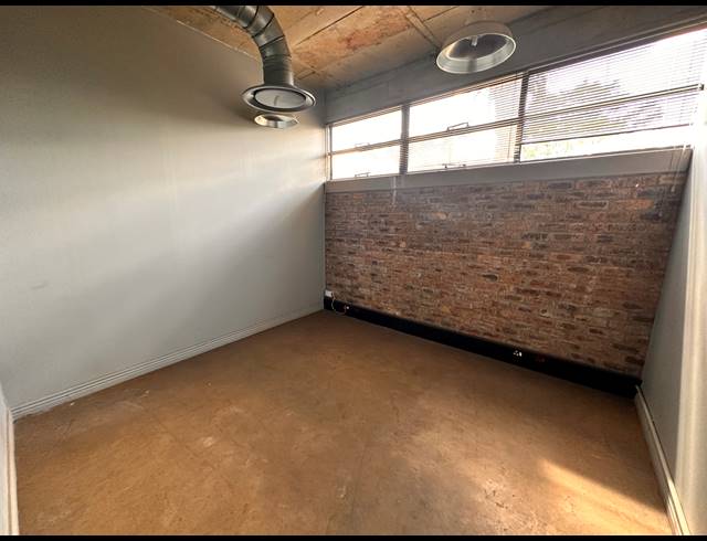 185M² OFFICE TO LET IN MILPARK